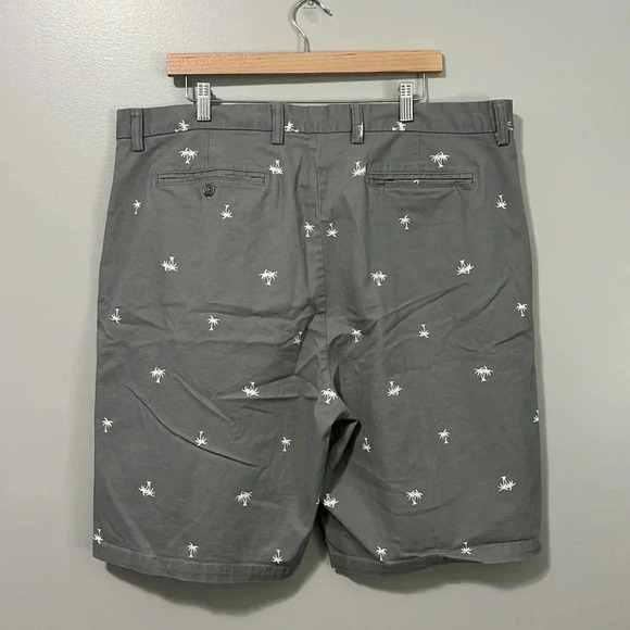 Old Navy Ultimate Slim Chino Shorts Palm Tree Pattern Gray and White - Picture 6 of 9